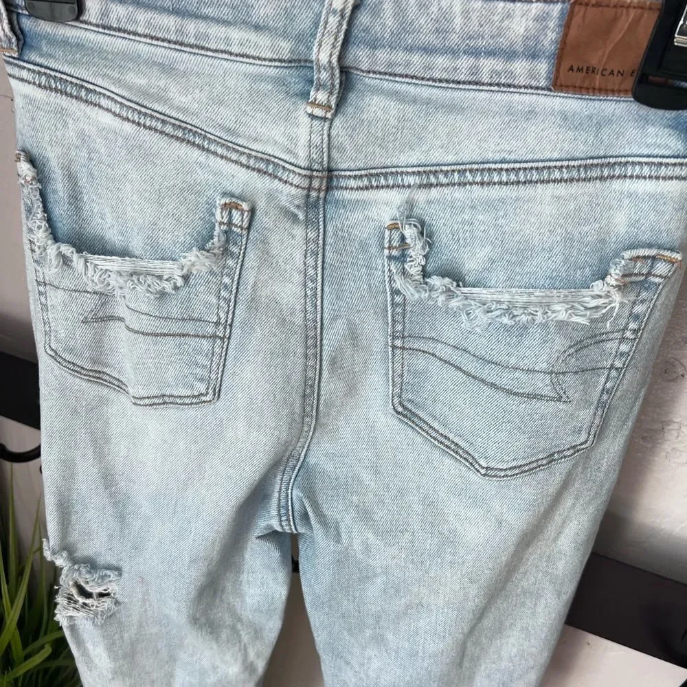 American Eagle high waist Destroyed Mom Jeans Light Wash Size 0